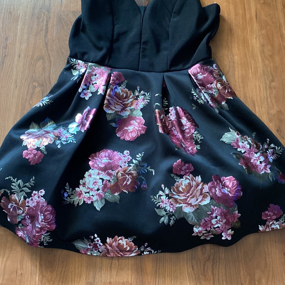 Dress - Picture 2 of 7
